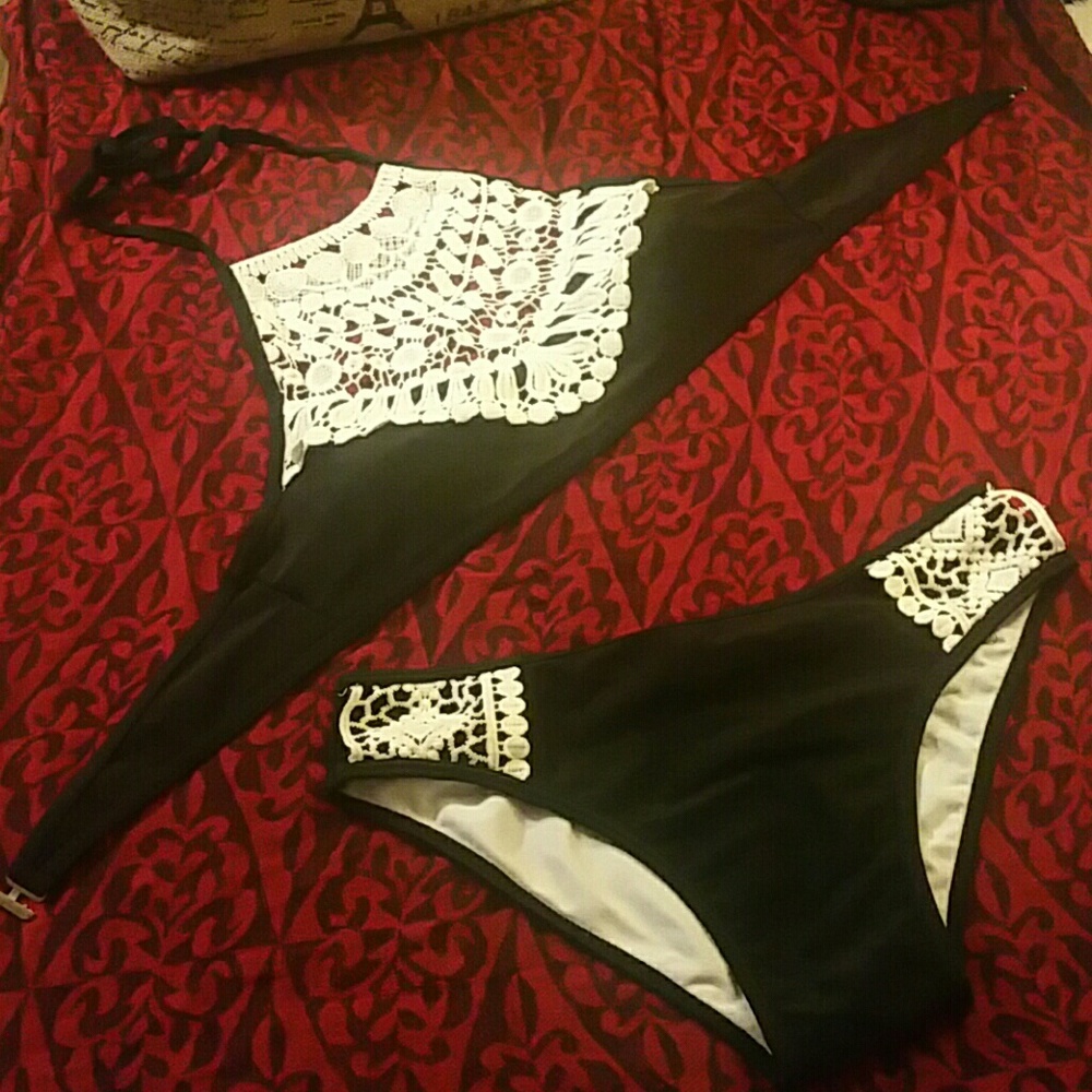 Shell  swimsuit exclusive with trim